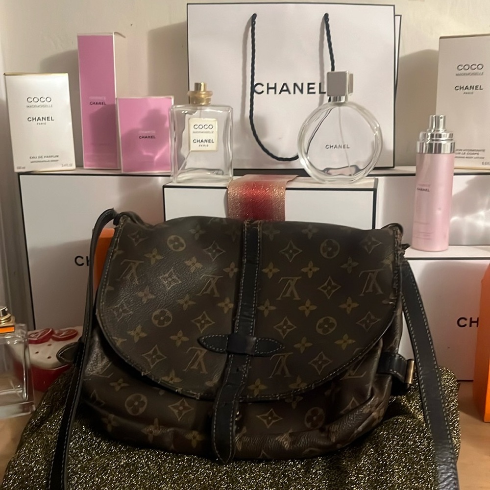 Louis Vuitton Samur medium cross body